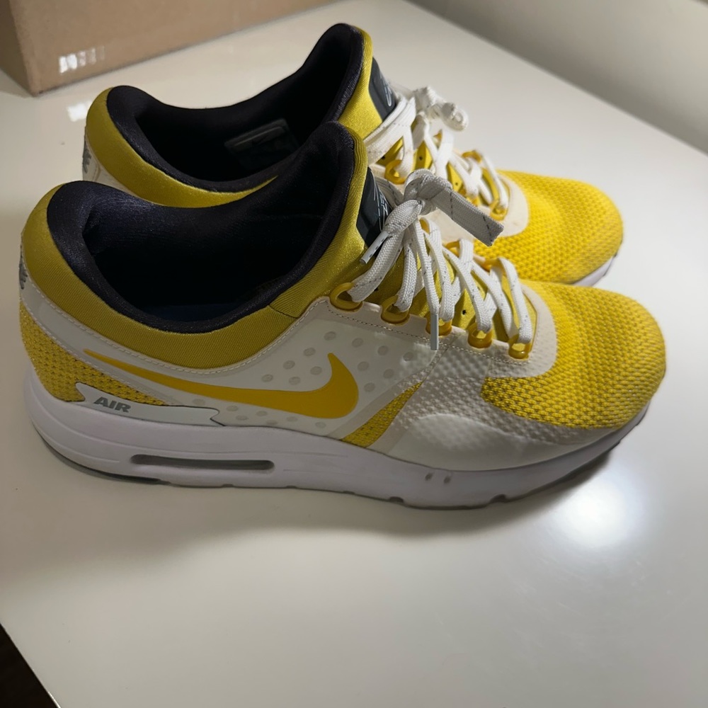 Nike shoes air max